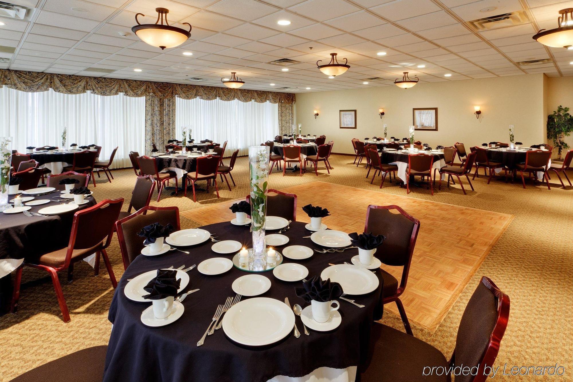 Holiday Inn Buffalo-Amherst Restaurant photo