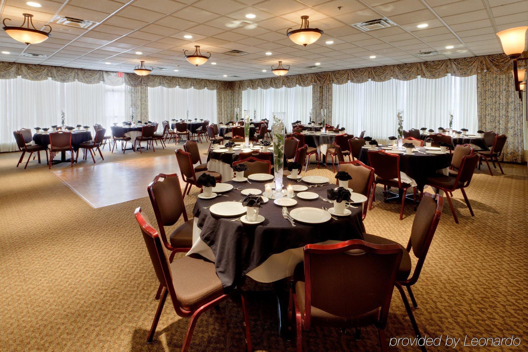 Holiday Inn Buffalo-Amherst Restaurant photo